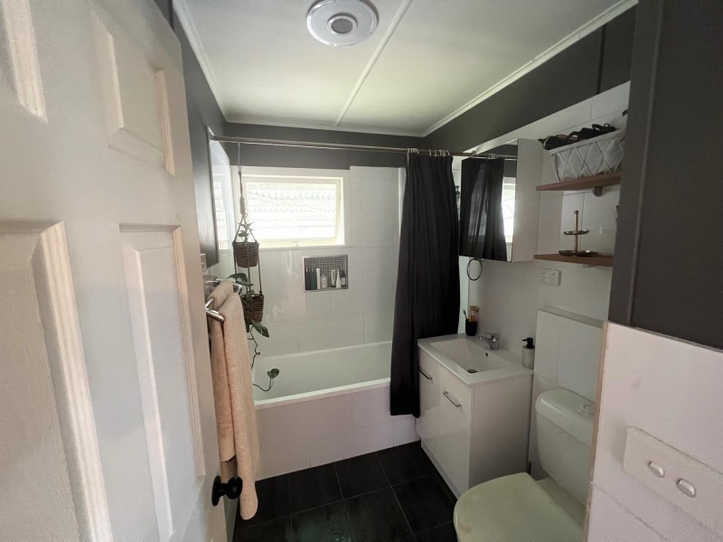 36A Dwyer Street, Silkstone QLD 4304