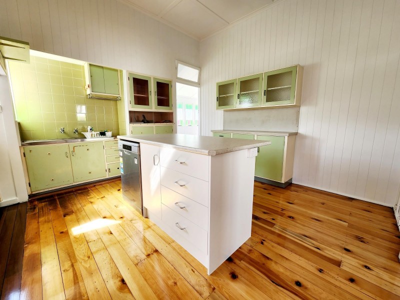 19 Roderick Street, Ipswich QLD 4305