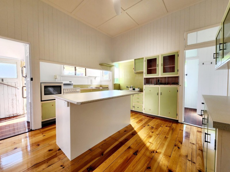 19 Roderick Street, Ipswich QLD 4305