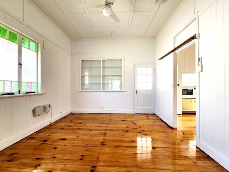 19 Roderick Street, Ipswich QLD 4305