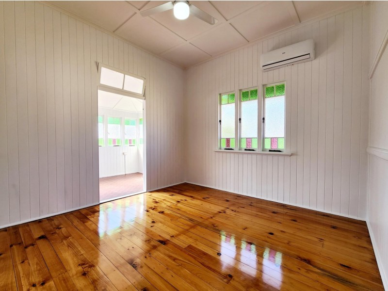 19 Roderick Street, Ipswich QLD 4305