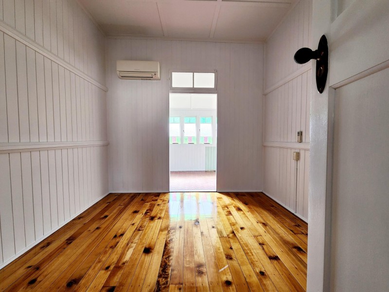 19 Roderick Street, Ipswich QLD 4305