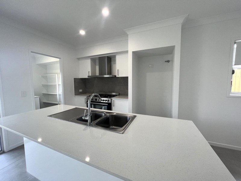 48 Belle Parade, Ripley QLD 4306