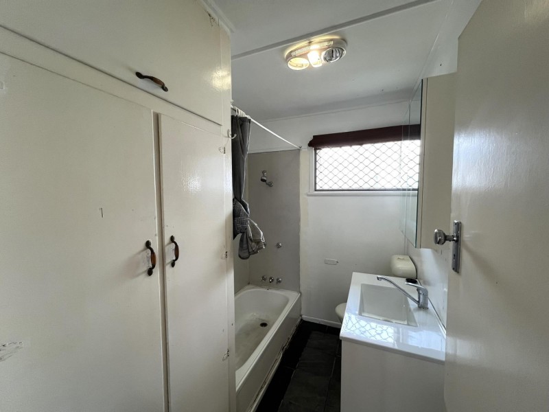 14 Heather Street, Silkstone QLD 4304