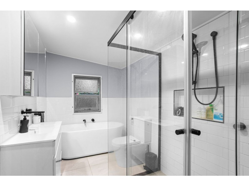3 Glebe Road, Newtown QLD 4305