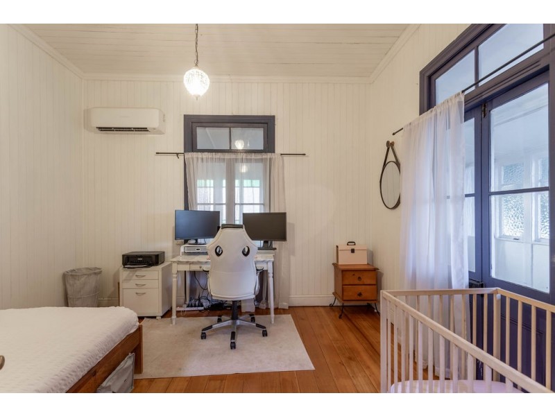 3 Glebe Road, Newtown QLD 4305