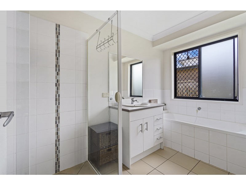 9 Nixon Drive, North Booval QLD 4304