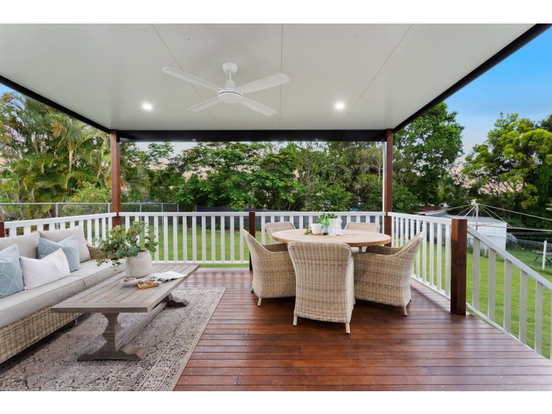 22 Robertson Road, Eastern Heights QLD 4305