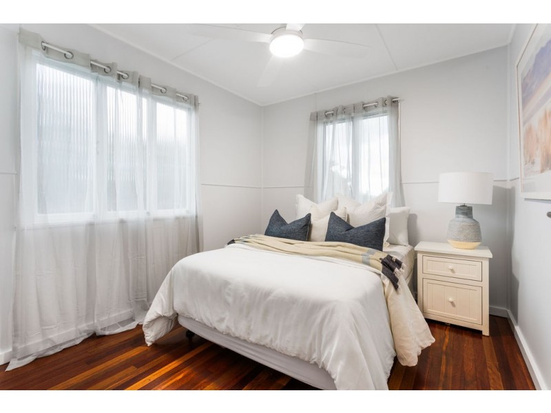 22 Robertson Road, Eastern Heights QLD 4305