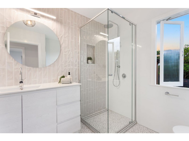 22 Robertson Road, Eastern Heights QLD 4305