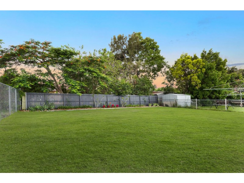 22 Robertson Road, Eastern Heights QLD 4305