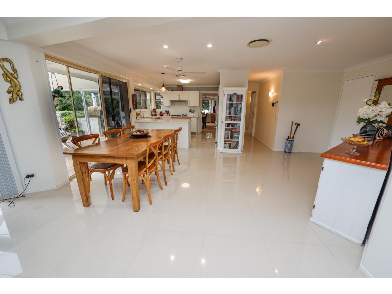 41 Pioneer Crescent, Bellbowrie QLD 4070