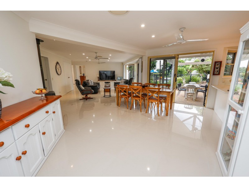 41 Pioneer Crescent, Bellbowrie QLD 4070