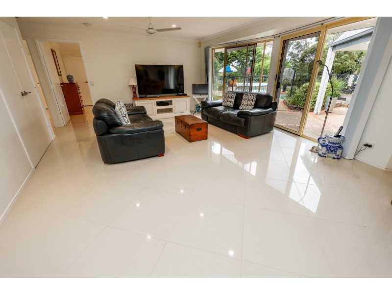 41 Pioneer Crescent, Bellbowrie QLD 4070