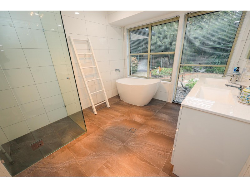 41 Pioneer Crescent, Bellbowrie QLD 4070