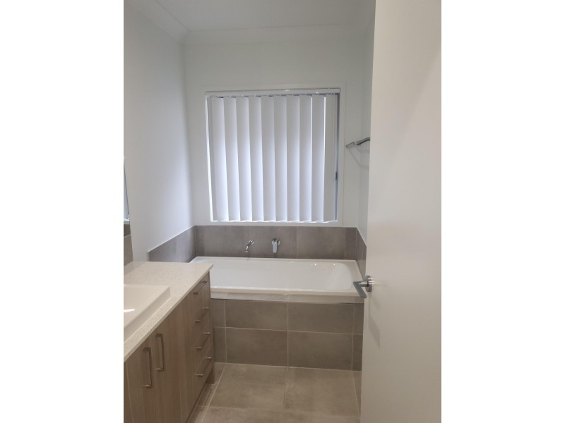 29 John Drive, Collingwood Park QLD 4301