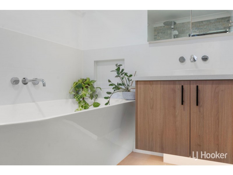 63 Lance Drive, Flinders View QLD 4305