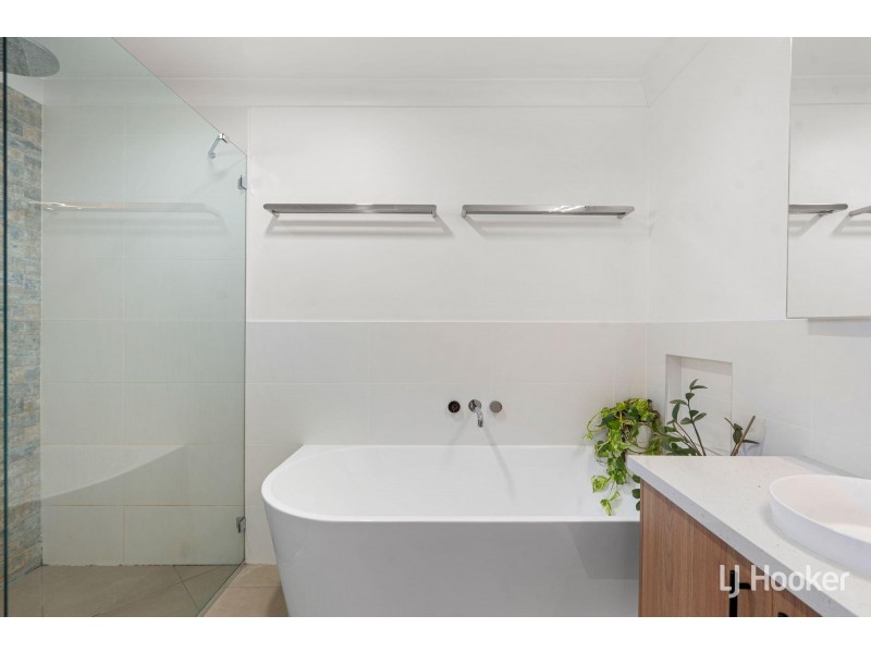 63 Lance Drive, Flinders View QLD 4305