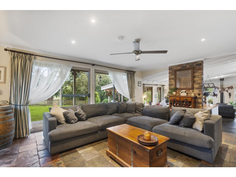 180 College Road, Karana Downs QLD 4306