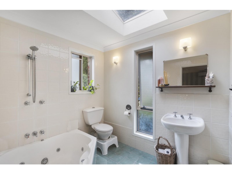 180 College Road, Karana Downs QLD 4306