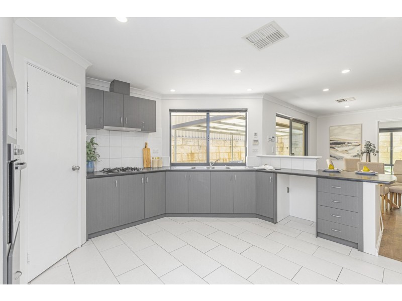 11 Feakle Bend, Ridgewood WA 6030