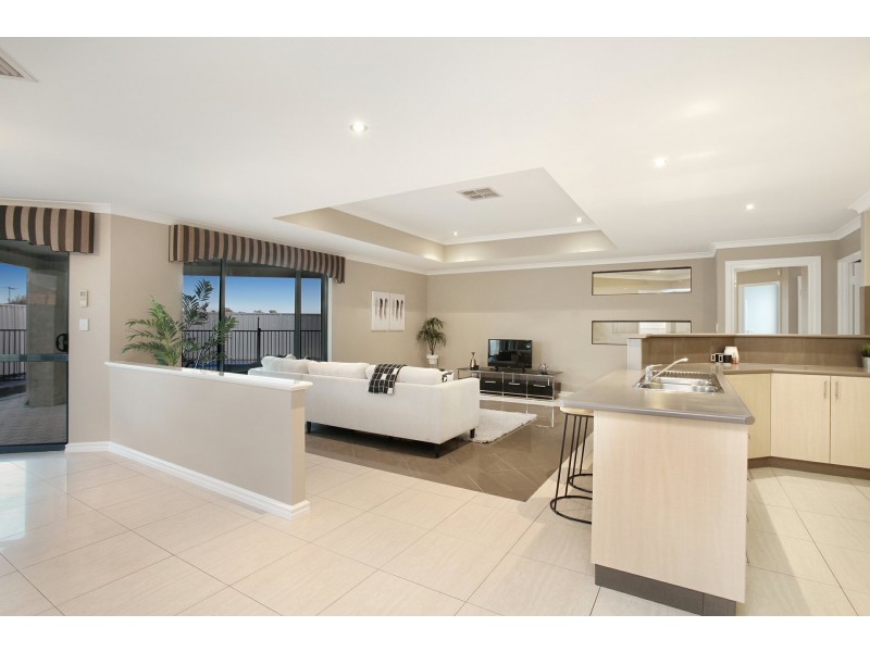 9 Tandara Fairway, Tapping WA 6065