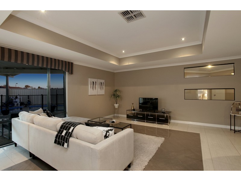 9 Tandara Fairway, Tapping WA 6065