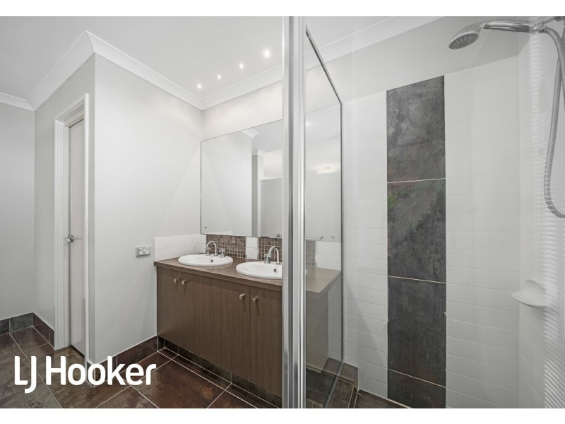 8 Landbeach Boulevard, Butler WA 6036