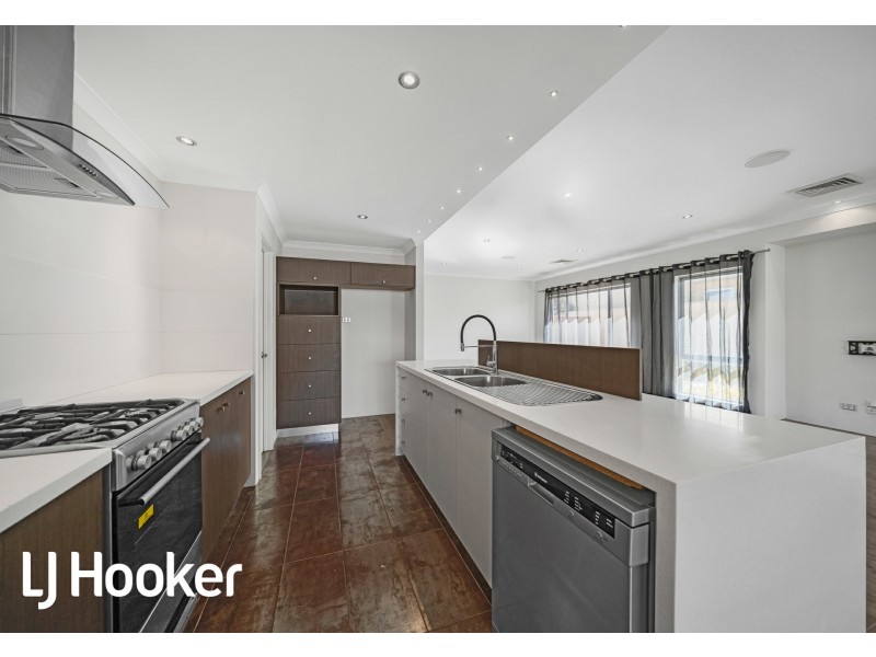 8 Landbeach Boulevard, Butler WA 6036