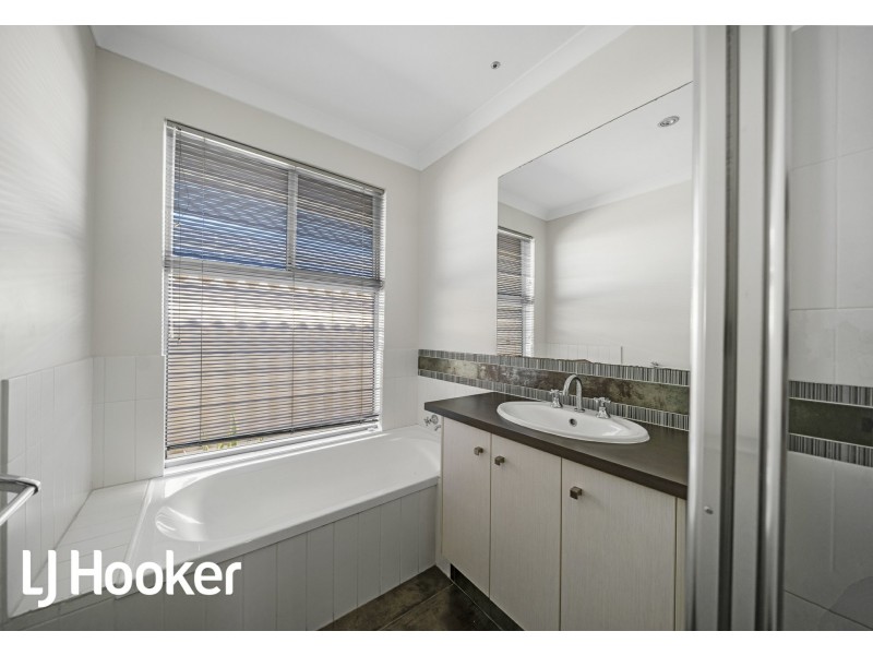 8 Landbeach Boulevard, Butler WA 6036