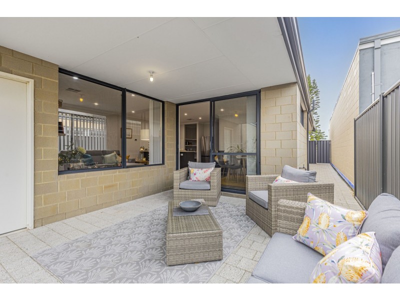 114 Reflection Boulevard, Jindalee WA 6036