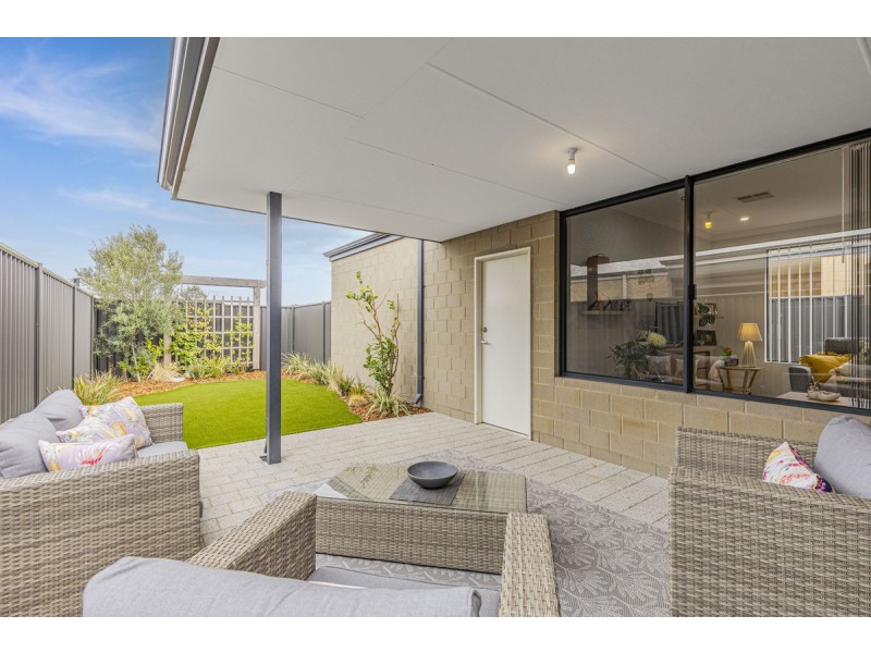 114 Reflection Boulevard, Jindalee WA 6036