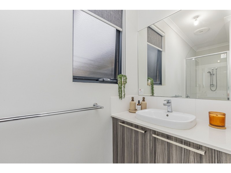 114 Reflection Boulevard, Jindalee WA 6036