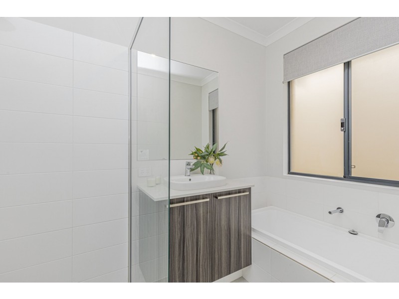 114 Reflection Boulevard, Jindalee WA 6036