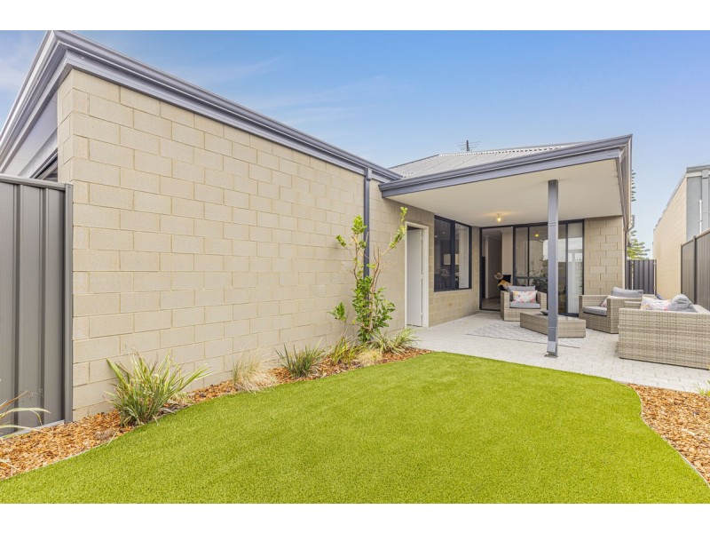 114 Reflection Boulevard, Jindalee WA 6036