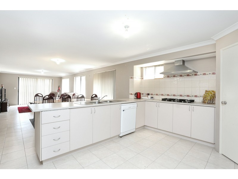 38 Nambi Parkway, Banksia Grove WA 6031