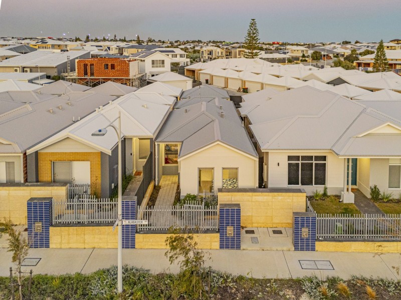 73 Alabaster Approach, Jindalee WA 6036