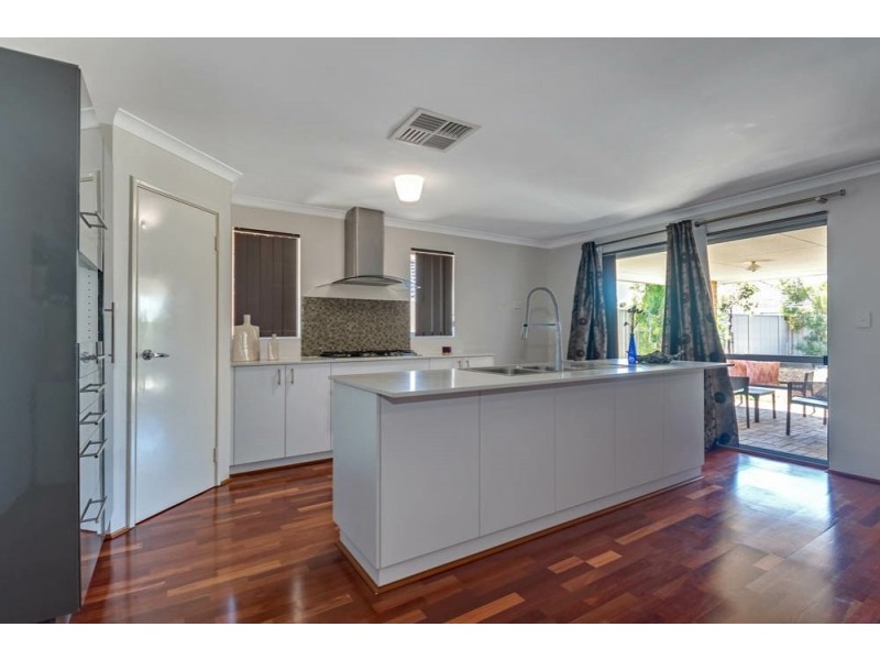 11 Liriope Parkway, Sinagra WA 6065