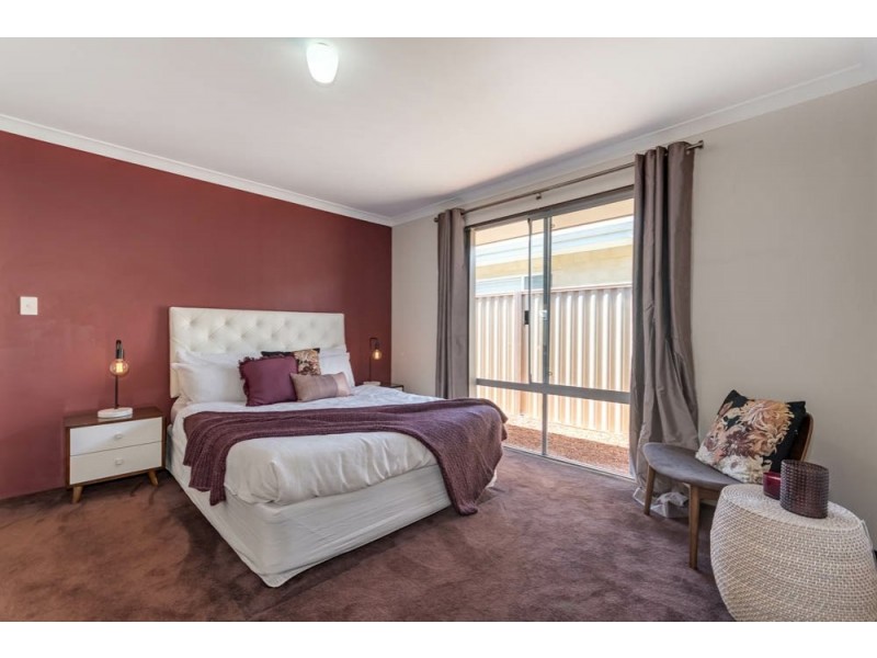 11 Liriope Parkway, Sinagra WA 6065