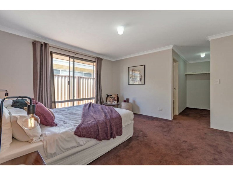 11 Liriope Parkway, Sinagra WA 6065