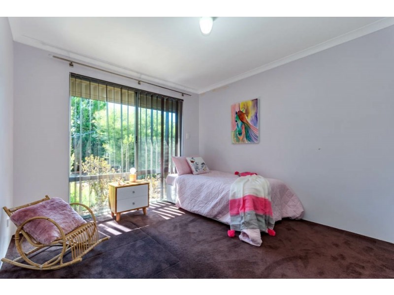 11 Liriope Parkway, Sinagra WA 6065