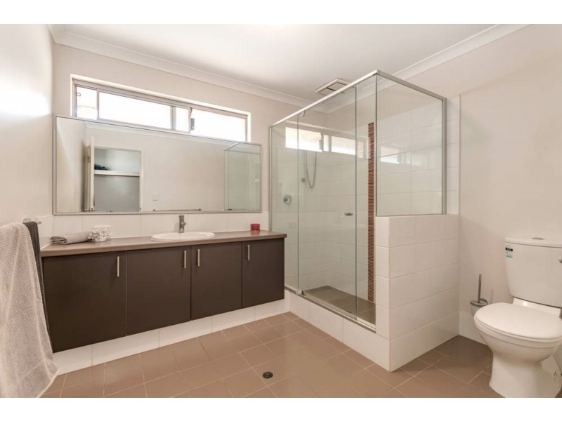 11 Liriope Parkway, Sinagra WA 6065