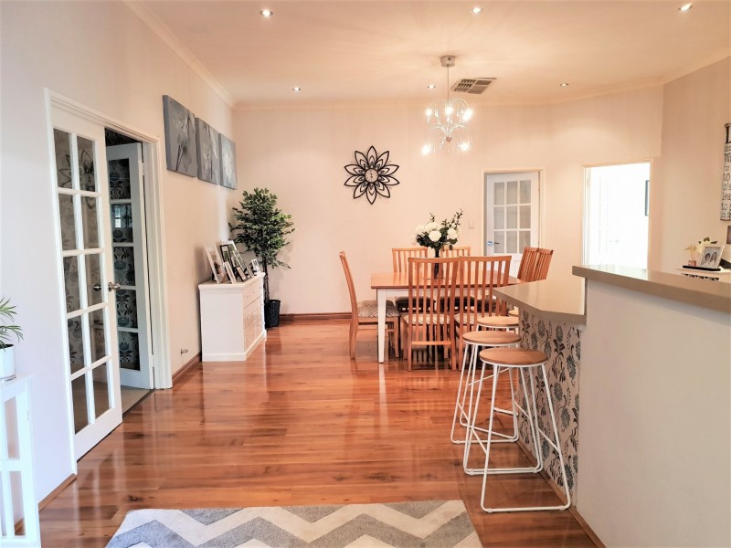 28 Tahlee Retreat, Carramar WA 6031