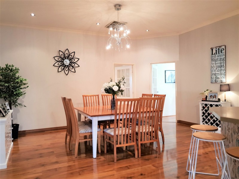 28 Tahlee Retreat, Carramar WA 6031