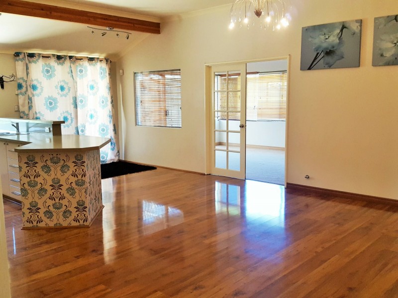 28 Tahlee Retreat, Carramar WA 6031