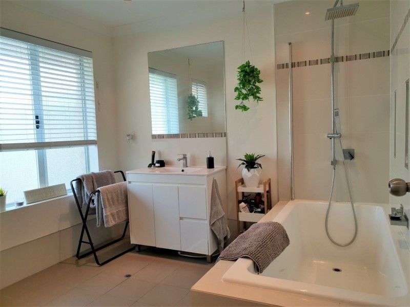 28 Tahlee Retreat, Carramar WA 6031