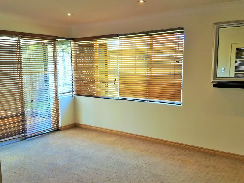 28 Tahlee Retreat, Carramar WA 6031