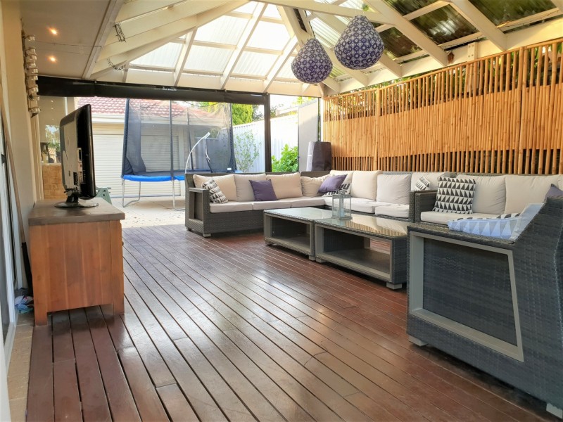 28 Tahlee Retreat, Carramar WA 6031