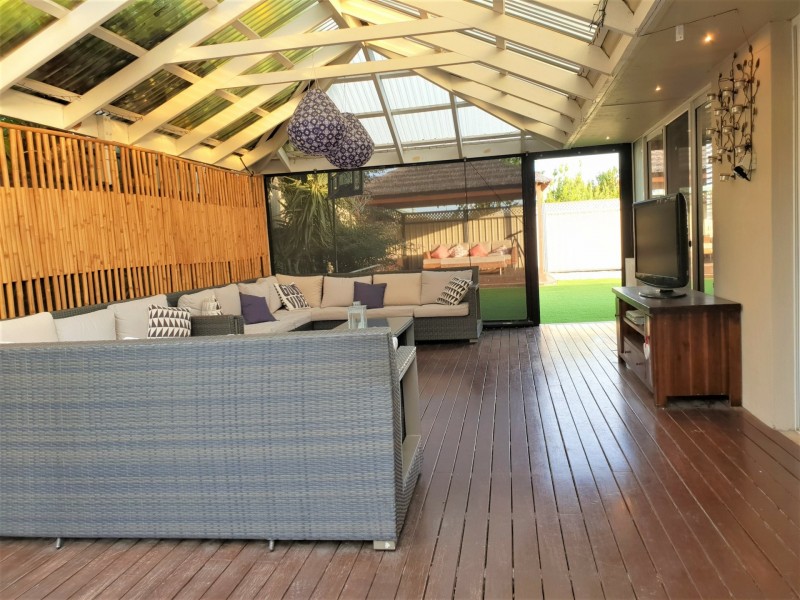 28 Tahlee Retreat, Carramar WA 6031