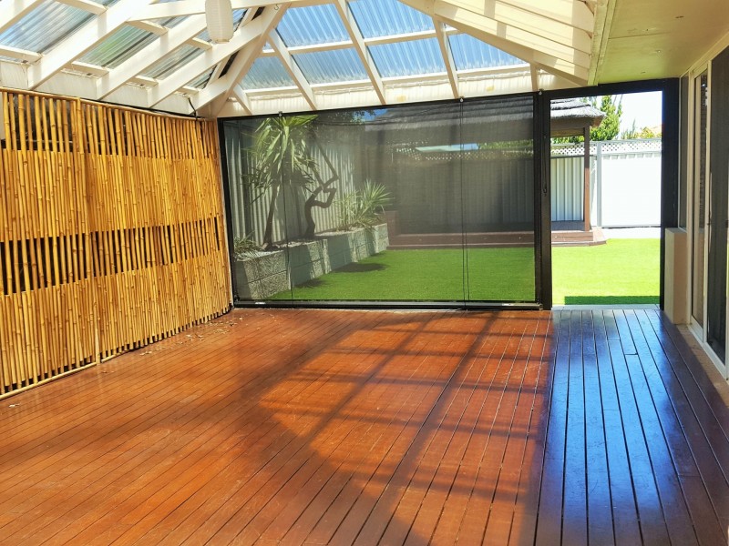 28 Tahlee Retreat, Carramar WA 6031